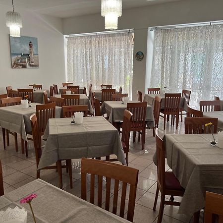 Due Gemelle Hotell Rimini Exteriör bild