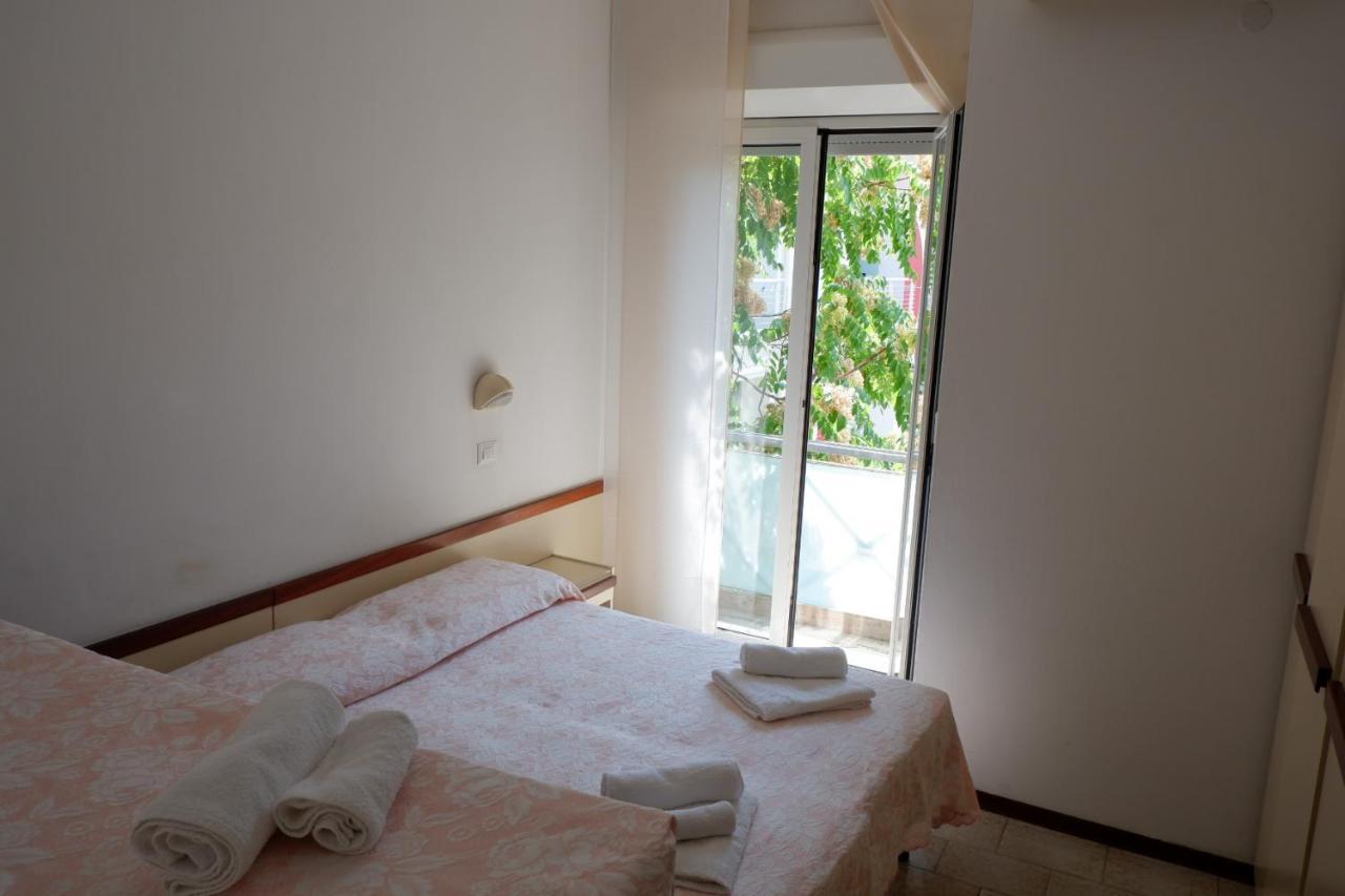 Due Gemelle Hotell Rimini Exteriör bild