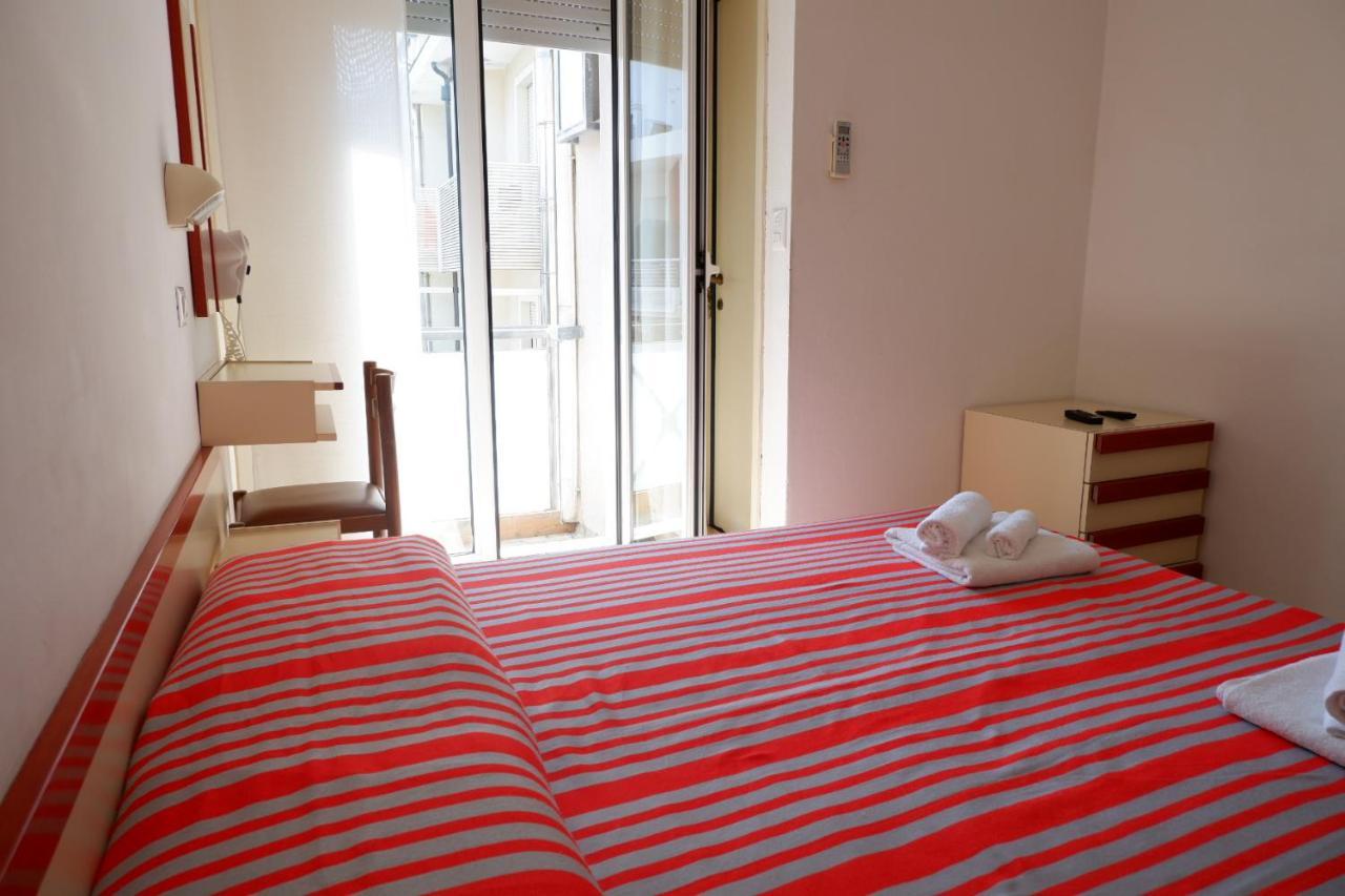 Due Gemelle Hotell Rimini Exteriör bild