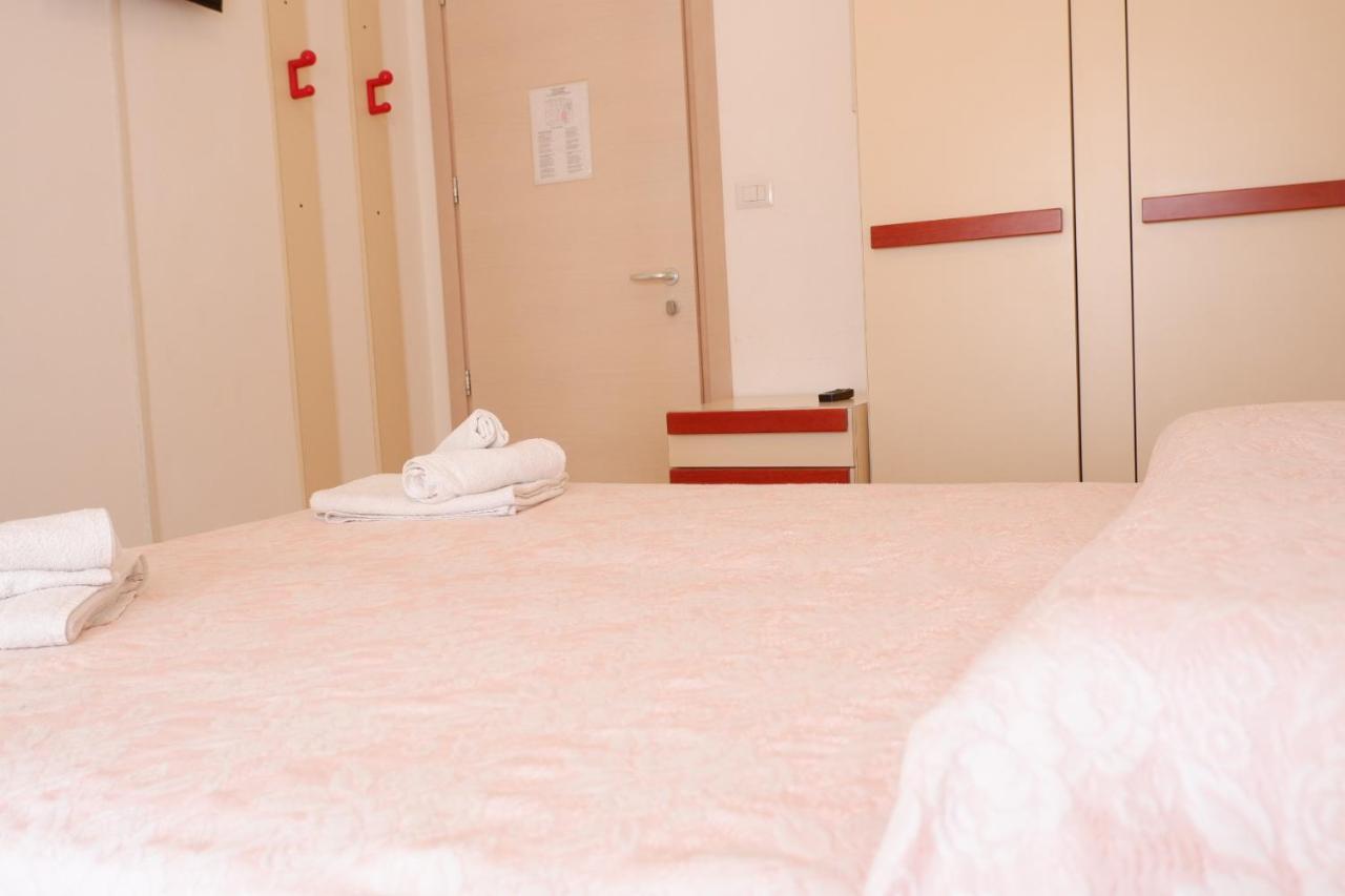 Due Gemelle Hotell Rimini Exteriör bild