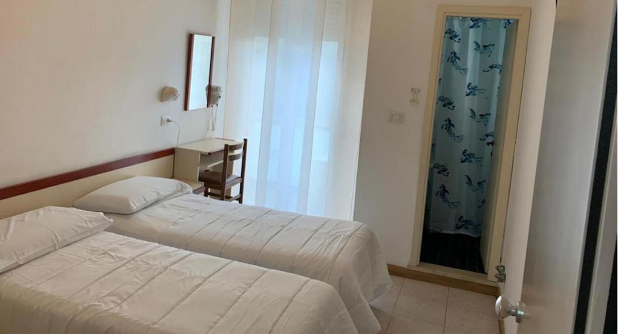 Due Gemelle Hotell Rimini Exteriör bild