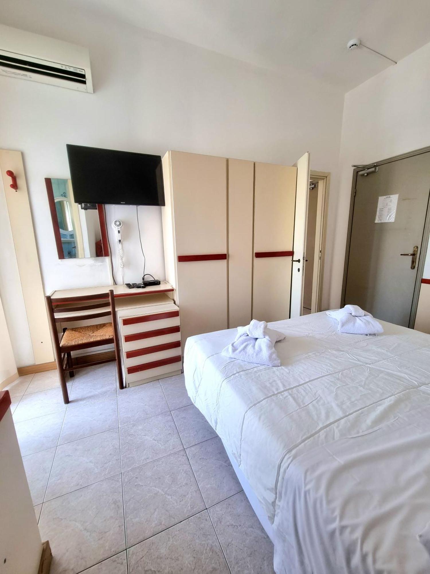 Due Gemelle Hotell Rimini Exteriör bild